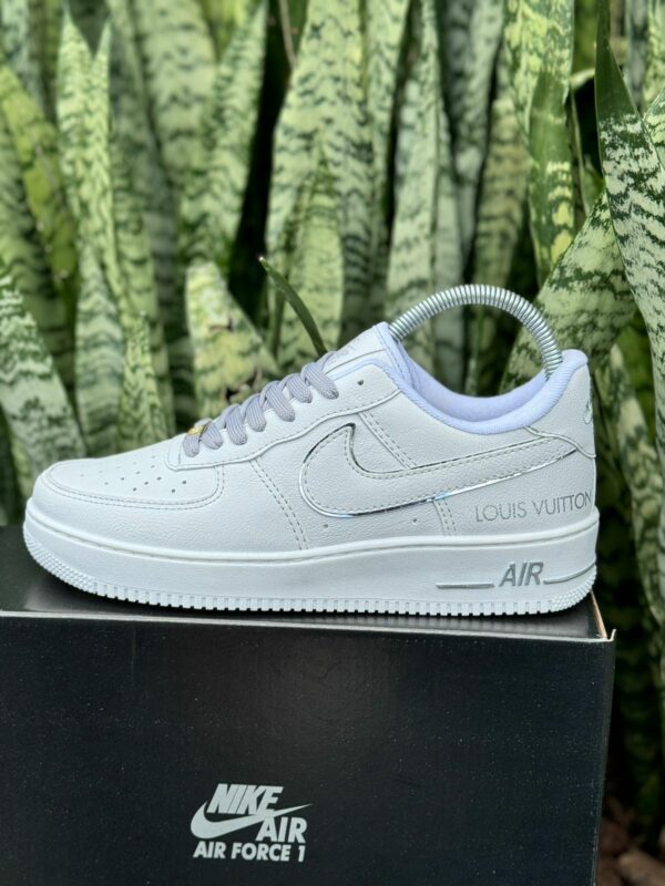 Tênis Nike Air Force Louis Vuitton Branco e Prata