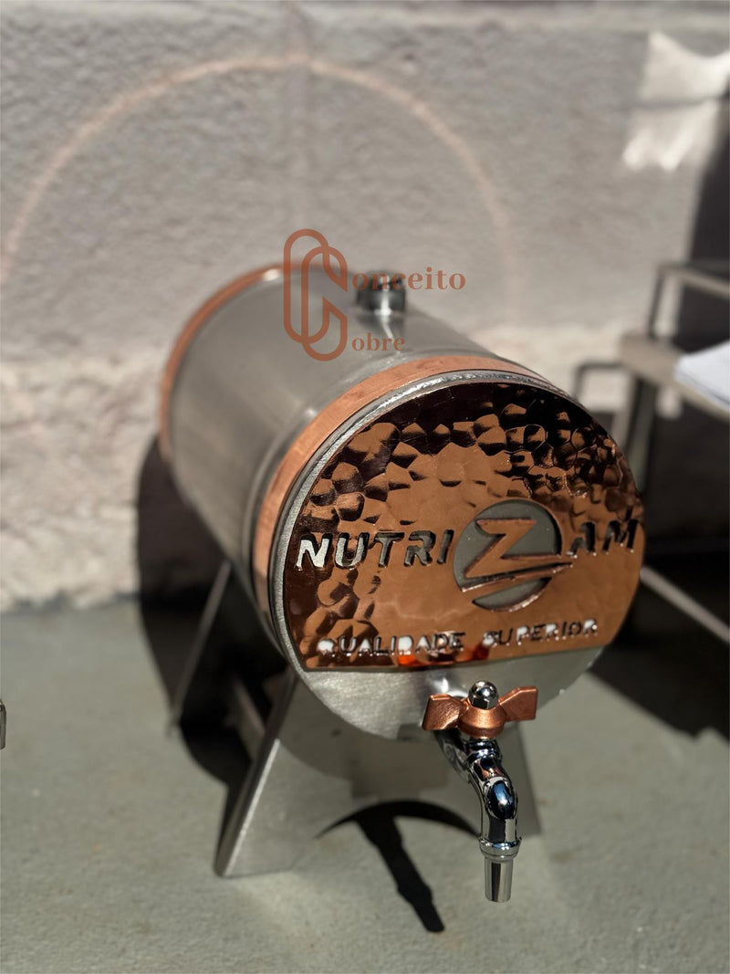 Barril em inox com detalhes em cobre. Serve pra água, destilado, cerveja, vinho... Barril de 3L/5L