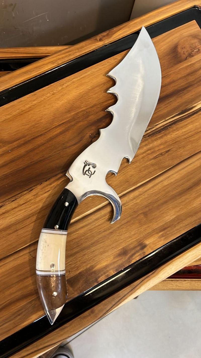 Faca especial. Cabo madeira e osso aço inox